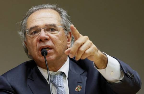 Ministro será intimado a explicar à justiça sobre fala em que chama servidores de 'parasitas'