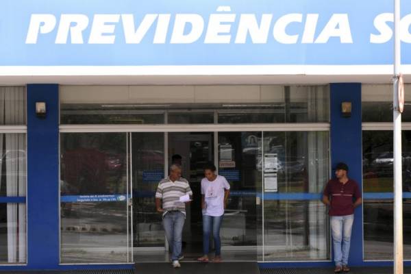 MP que permitia contratação temporária de servidores aposentados perde validade