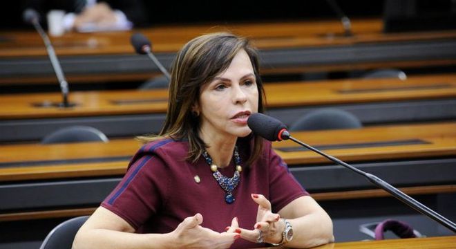 Sem acordo, votação do Fundeb é adiada para esta terça-feira