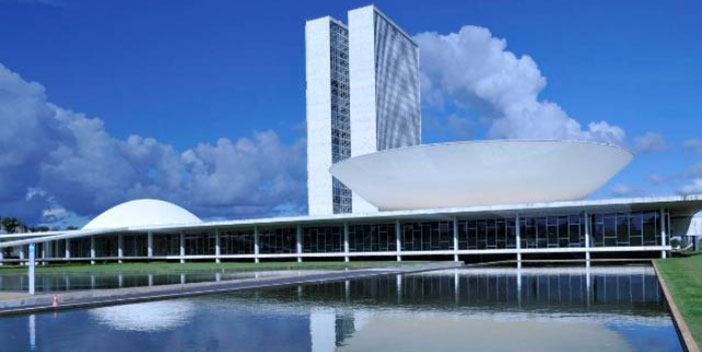 Servidores pressionam deputados a derrubar veto de Bolsonaro a reajustes salariais