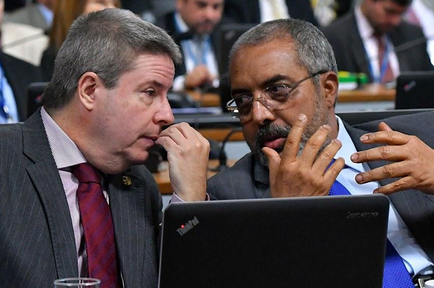 Reforma administrativa: Anastasia defende mudanças e Paim vê risco de retrocesso