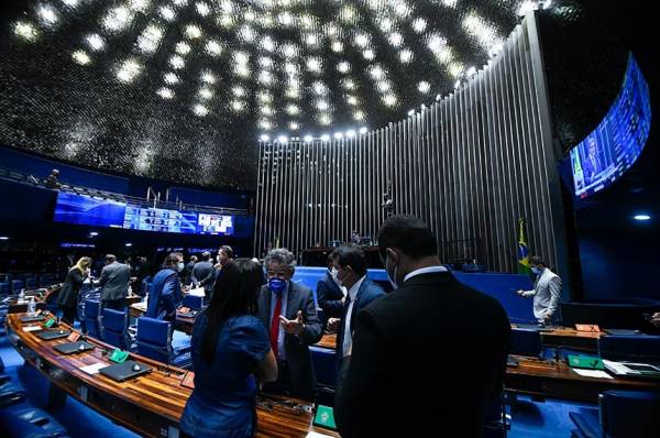 Senado aprova em primeiro turno PEC Emergencial com auxílio limitado a R$ 44 bi
