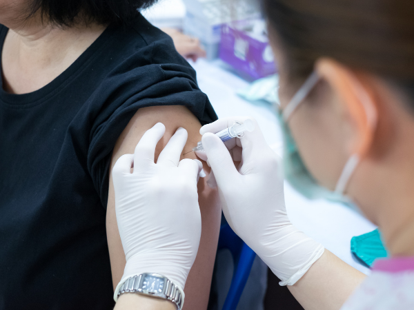 Entra em vigor lei que permite que estados, municípios e empresas comprem vacinas contra Covid-19