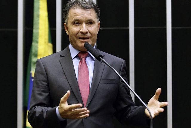 Relator anuncia parecer favorável à reforma administrativa