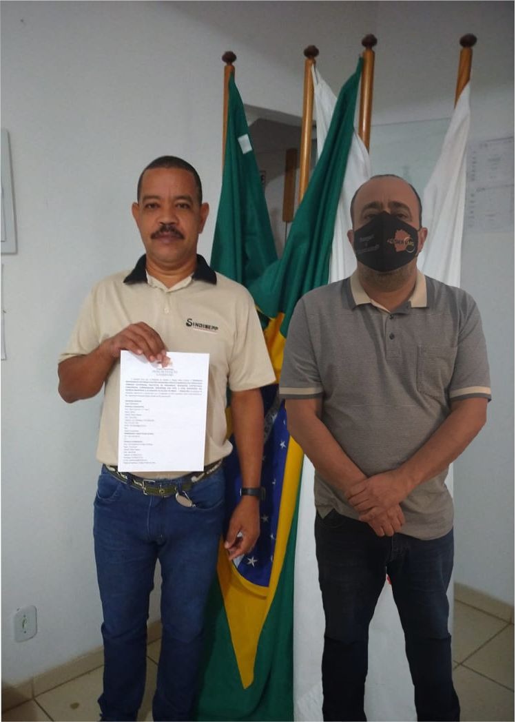 SINDISEPP entrega a ficha de filiação ao presidente da FESERV-MINAS 