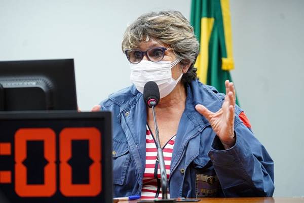 Em queda de braço com a oposição, governo aprova reforma administrativa na CCJ