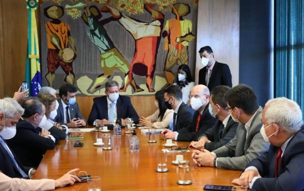 Estudo mostra que maioria dos servidores ganha pouco. ‘PEC sem nada de positivo’, diz Diap