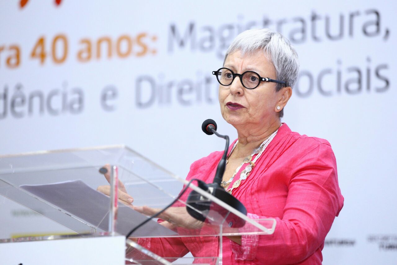 PEC 32 ‘constitucionaliza a precarização’ e é retrocesso democrático, afirma socióloga Data de publicação: 17 Jun 2021