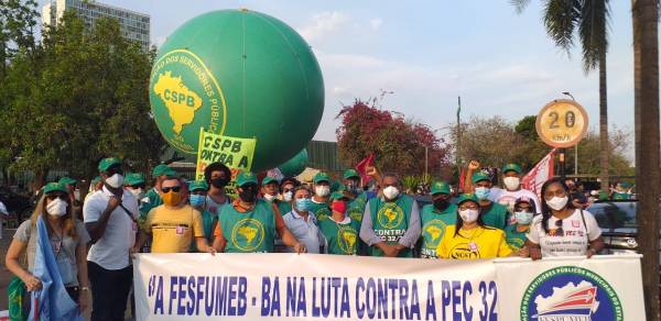 Manifestação contra a PEC 32 em Brasília reúne diversas categorias do setor público