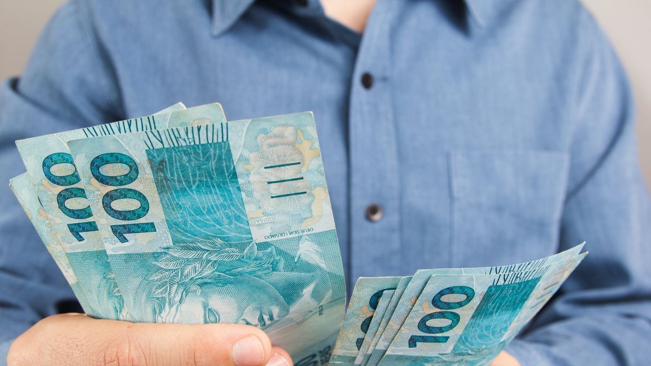 Ministério Público alerta sobre a ilegalidade nos salarios dos agentes politicos de Almenara 