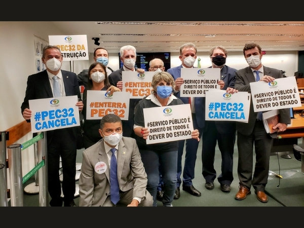 GOLPE, Relator da PEC 32 altera texto no meio da sessão e não comunica parlamentares