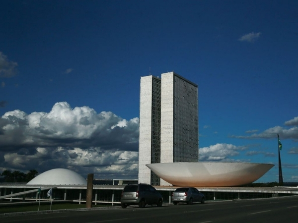 Minoria da Câmara alerta sobre os perigos da PEC 32