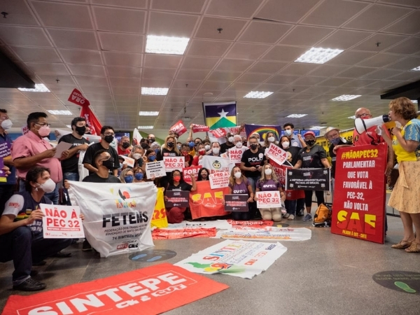 Profissionais da educação mantêm pressão e avisam: “quem votar, não volta!”