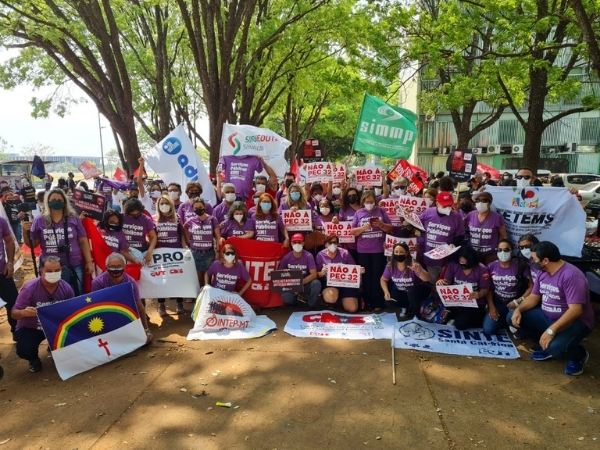 Caminhada na Esplanada dos Ministérios marca dia de luta contra a PEC 32