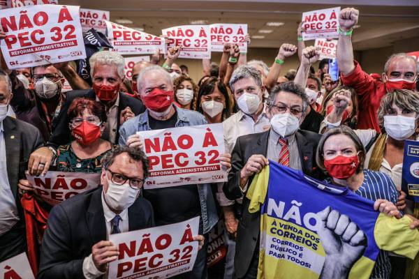 Em encontro com sindicalistas e parlamentares, Lula reforça luta contra PEC 32