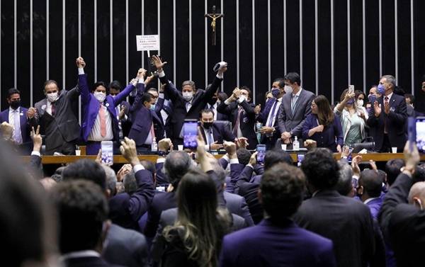 Eleições são oportunidade de alterar Legislativo dominado por homens e brancos