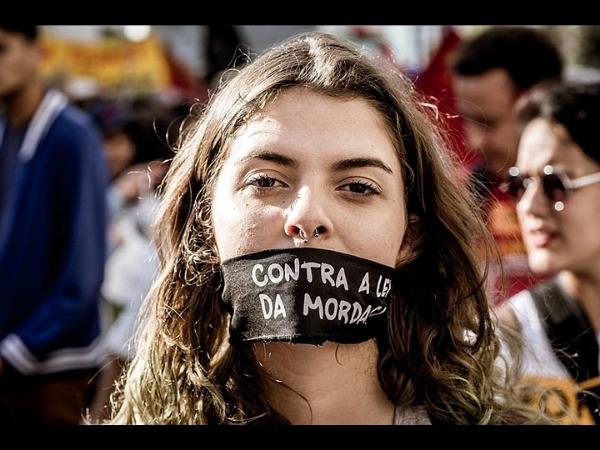 Educação não combina com autoritarismo