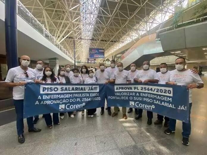 Profissionais aguardam votação do PL da Enfermagem