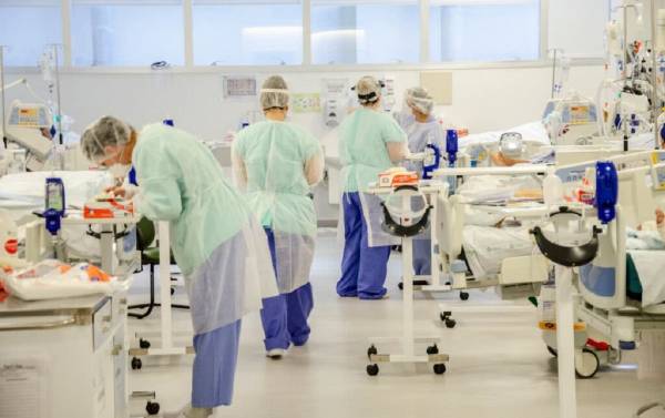 Câmara aprova PEC do Piso da Enfermagem em 1º turno por 425 a 7