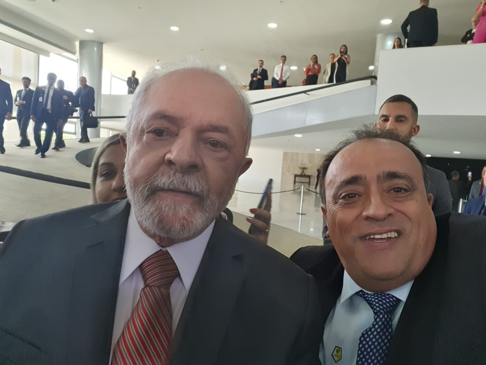 Presidente da Feserv-Minas Hely Aires participa de reunião com presidente Lula e ministro Marinho em Brasília