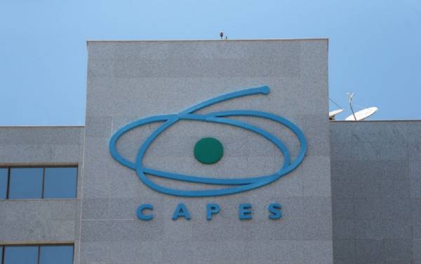 MEC aumenta oferta de bolsas para formação de professores em 54%