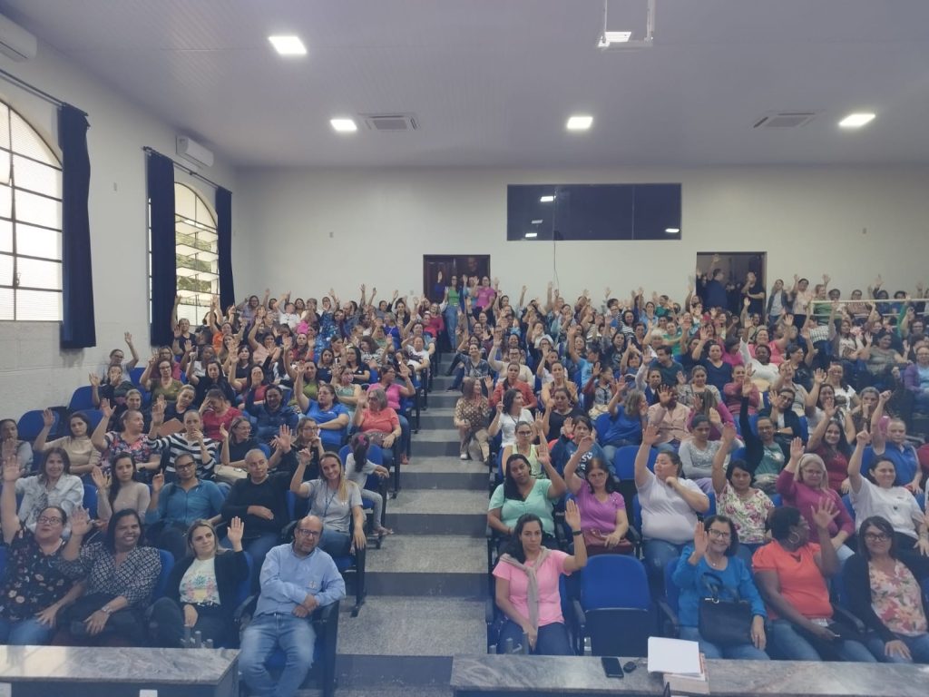 SISEMS REALIZA ASSEMBLEIA COM SERVIDORES DA EDUCAÇÃO MUNICIPAL PARA ACORDO COLETIVO DE TRABALHO