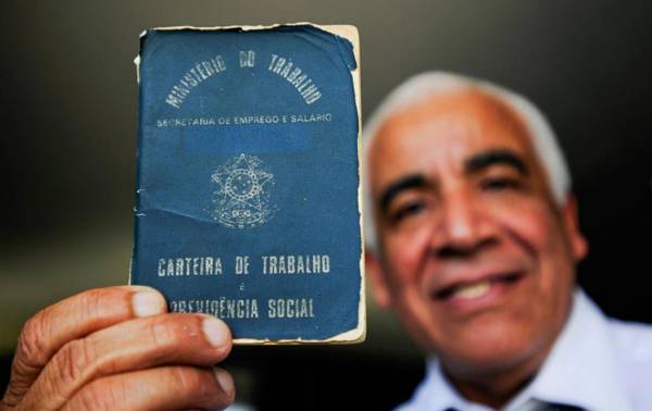 CLT chega a 80 anos ‘vulnerável’: redução de direitos em nome da ‘modernização’