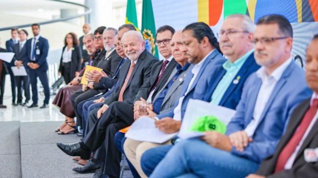 Não é verdade, como está sendo veiculado em alguns meios de comunicação, que as entidades sindicais pleiteiam uma contribuição maior que o imposto sindical