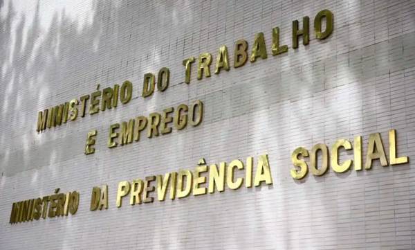 Sistemas do MTE indisponíveis: registro sindical é adiado