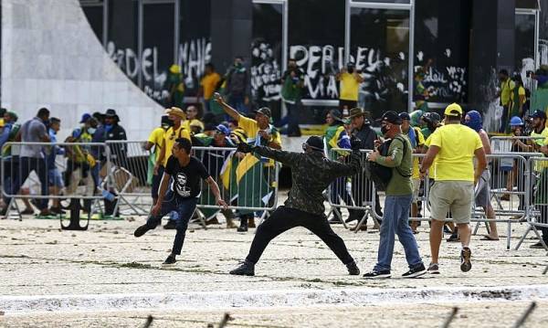 Curso de formação de extrema direita vai do conspiracionismo à obsessão pela esquerda